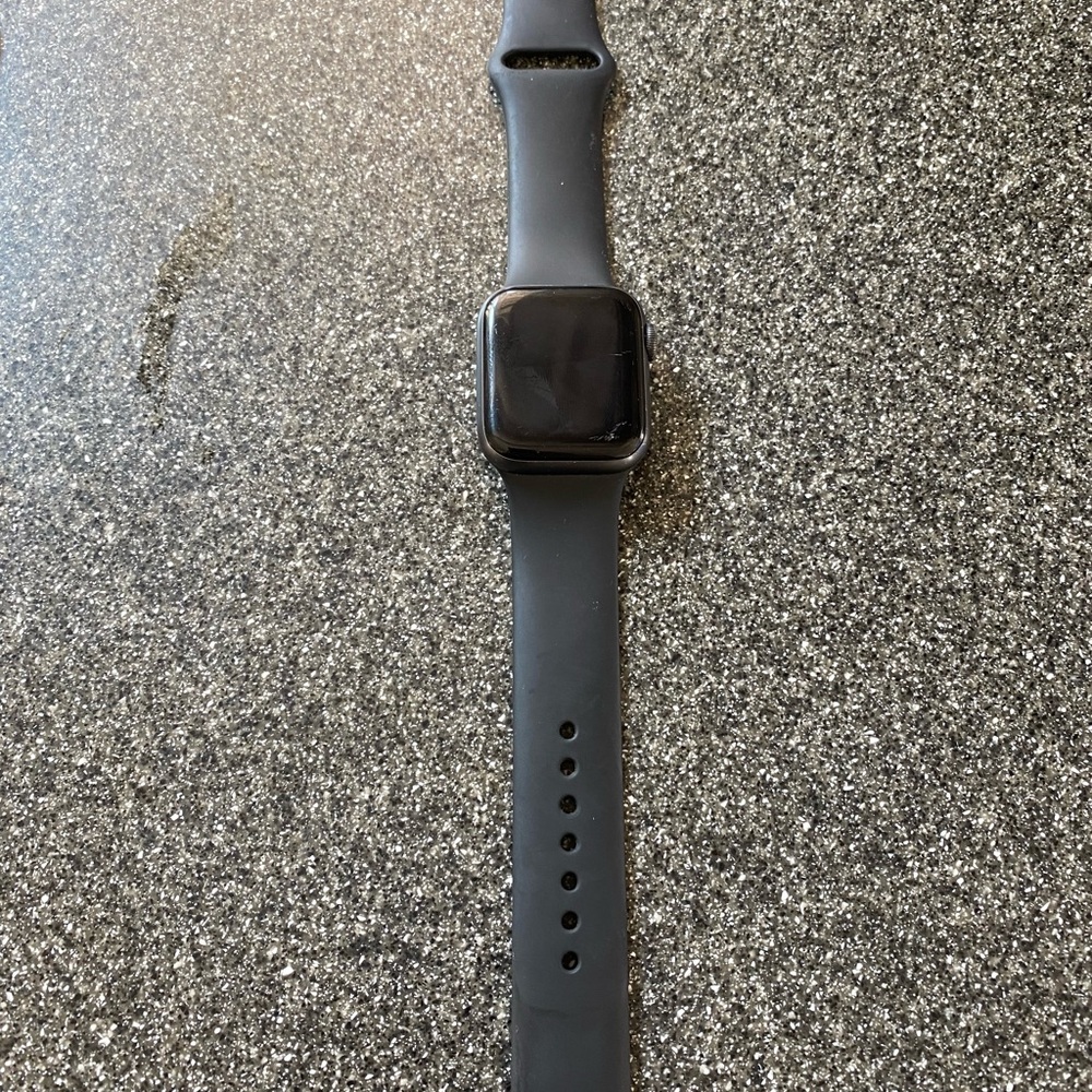 Black men’s 40mm series 4 Apple Watch